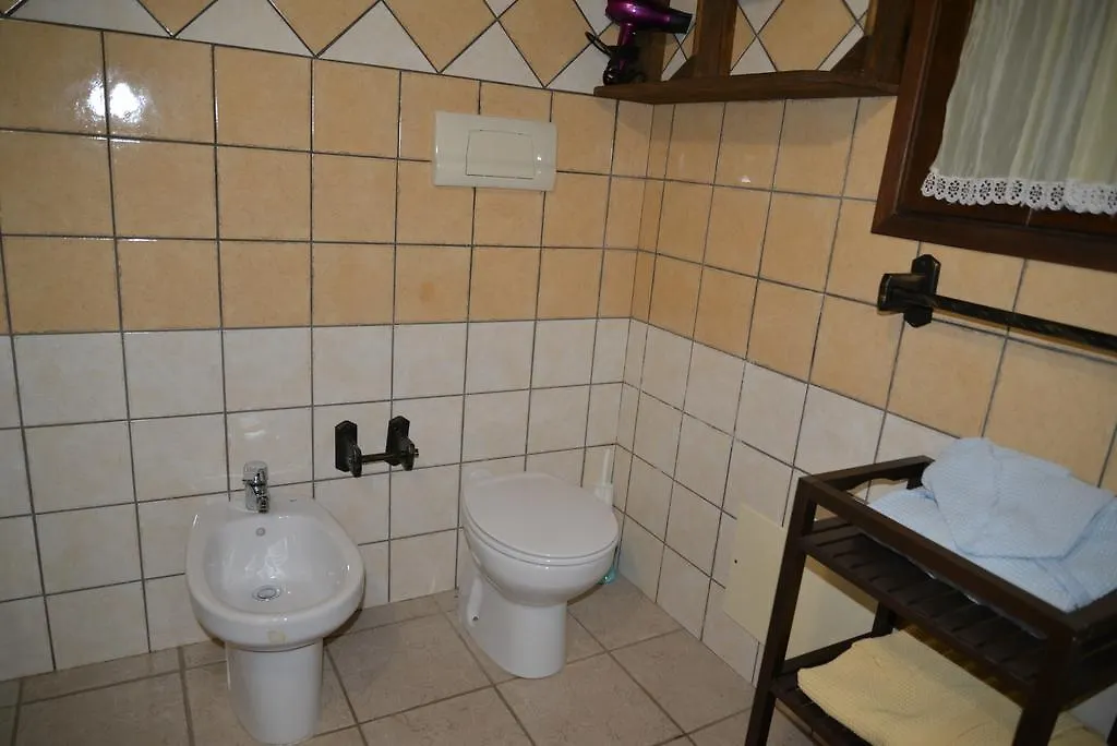 **  Hotel Valle Del Cedrino Galtellì 意大利